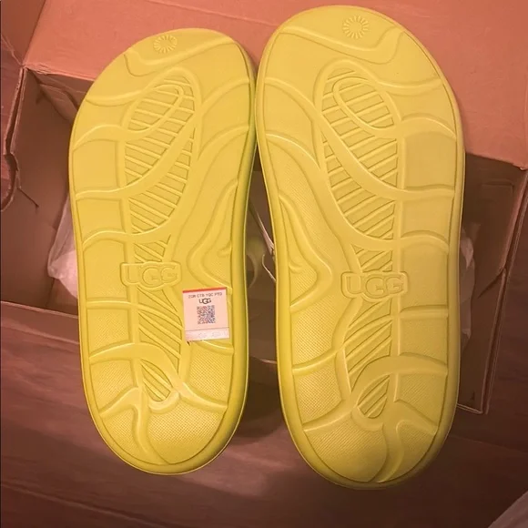 UGG Vibrant Lime Sandals - Picture 3 of 5